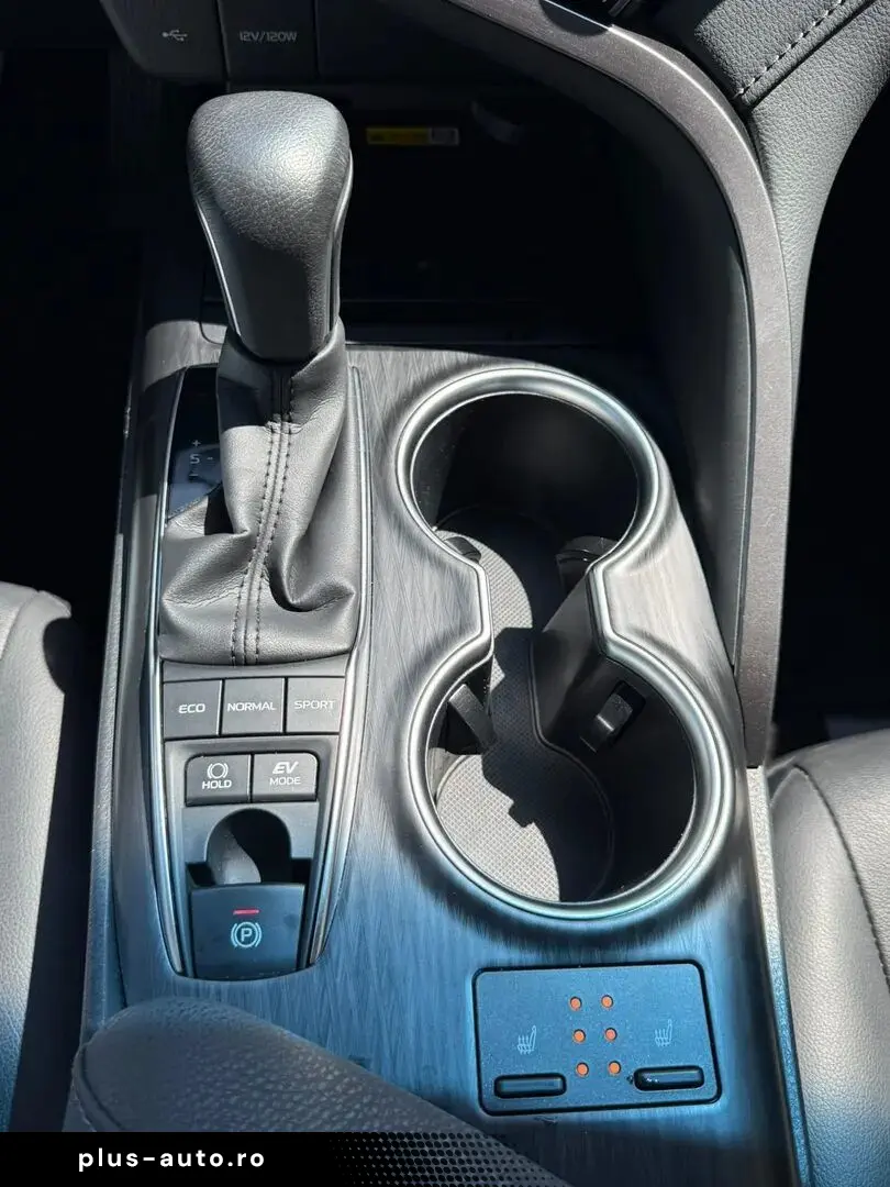 Toyota Camry Dynamic 2.5 Hybrid 218 Cp