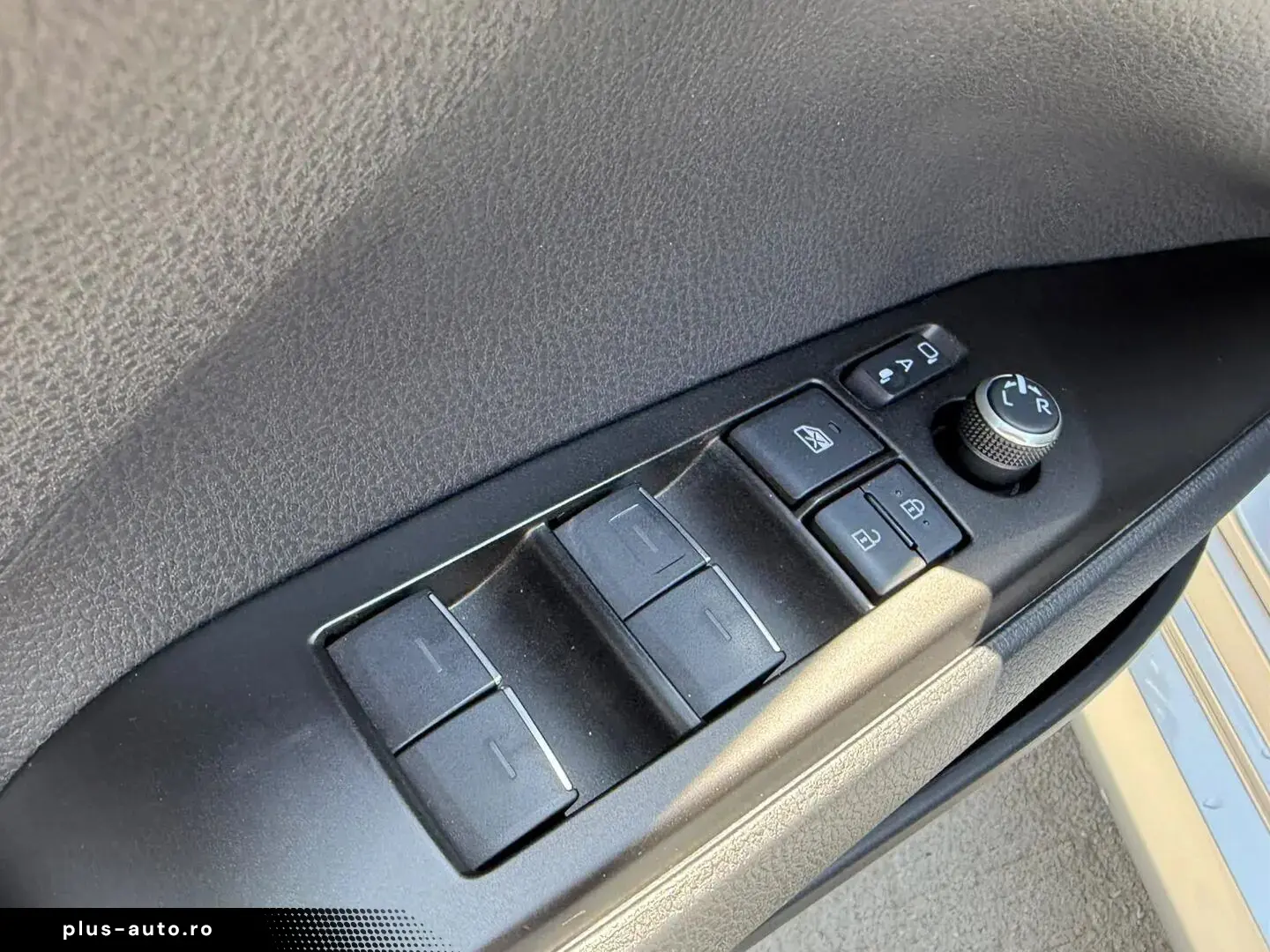 Toyota Camry Dynamic 2.5 Hybrid 218 Cp