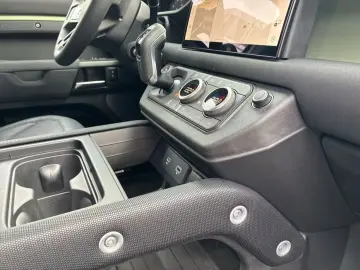 Land Rover Defender 110 D300 75th Limited Edition