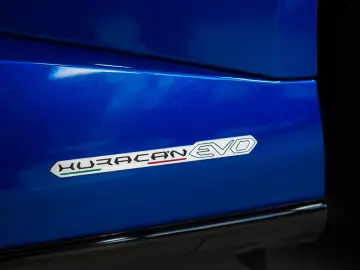 LAMBORGHINI Huracán EVO Spyder STYLE-PACK. SENSONUM LIFT 1.H