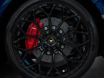LAMBORGHINI Huracán EVO Spyder STYLE-PACK. SENSONUM LIFT 1.H