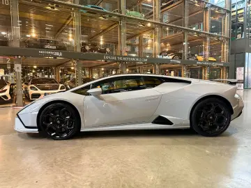 LAMBORGHINI Huracán Tecnica   Style Package   Alcantara