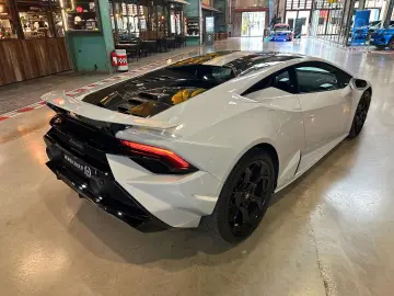 LAMBORGHINI Huracán Tecnica   Style Package   Alcantara