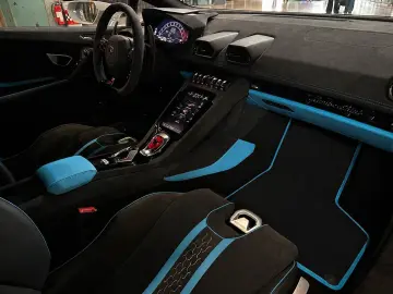 LAMBORGHINI Huracán Tecnica   Style Package   Alcantara