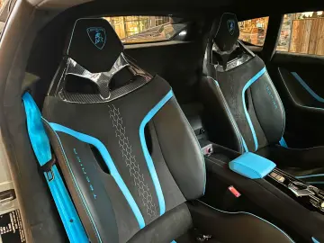LAMBORGHINI Huracán Tecnica   Style Package   Alcantara
