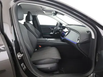 MERCEDES-BENZ E 220 d Avantgarde HUD Burmester 4D Memory 360