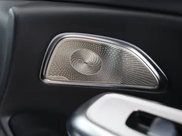 MERCEDES-BENZ E 220 d Avantgarde HUD Burmester 4D Memory 360
