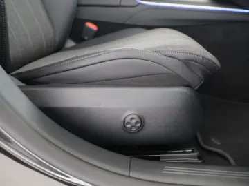 MERCEDES-BENZ E 220 d Avantgarde HUD Burmester 4D Memory 360