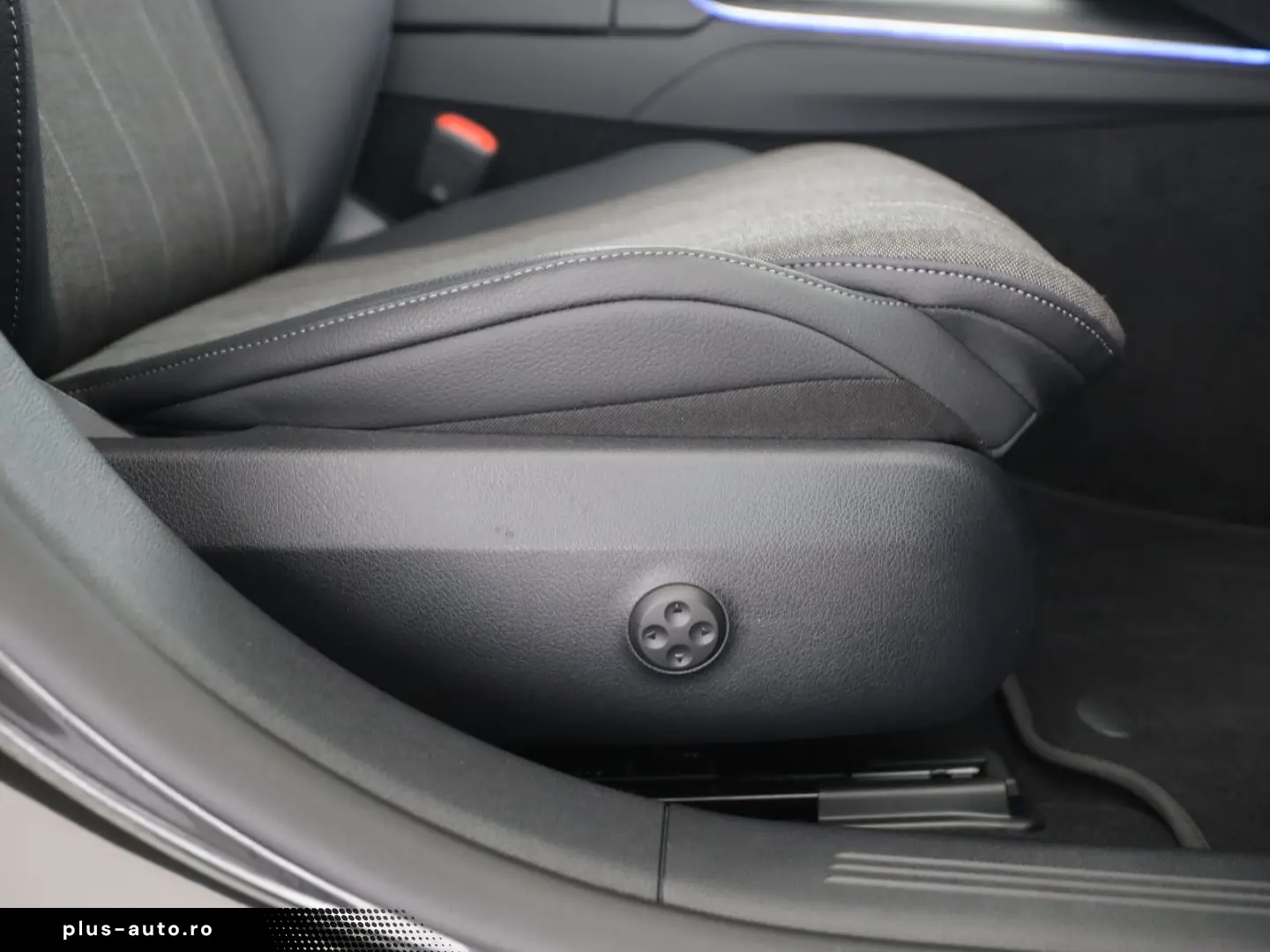 MERCEDES-BENZ E 220 d Avantgarde HUD Burmester 4D Memory 360
