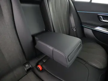 MERCEDES-BENZ E 220 d Avantgarde HUD Burmester 4D Memory 360