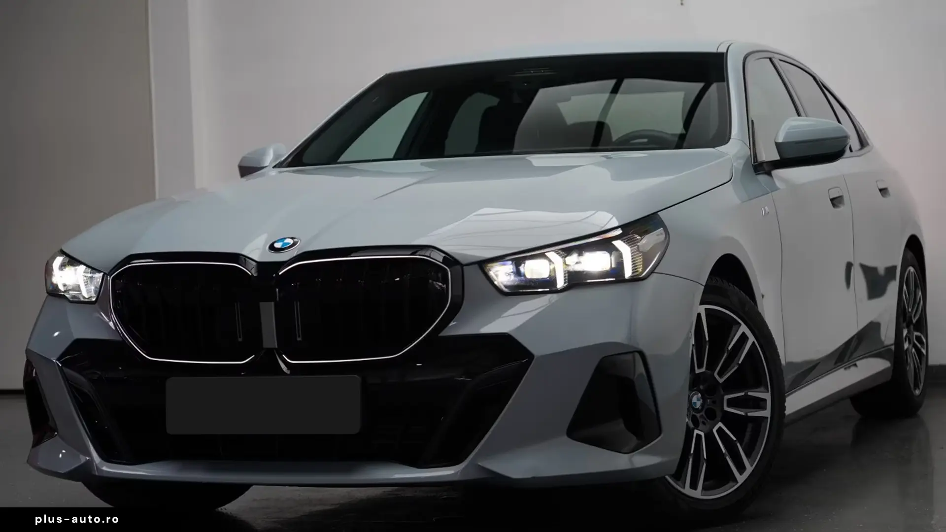 BMW 520d xDrive M Sport ICONIC CARBON   Finanțare Leasing