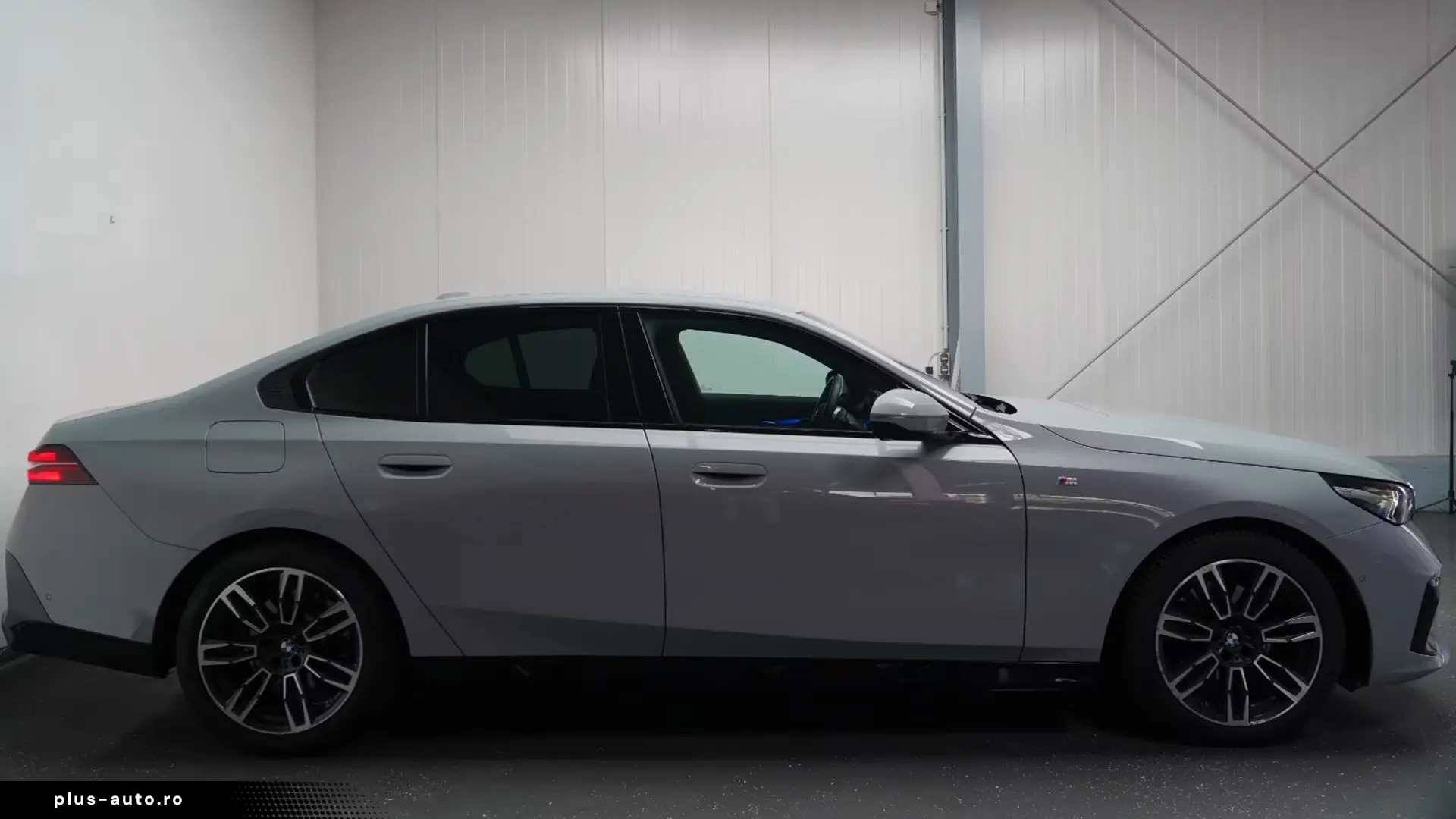 BMW 520d xDrive M Sport ICONIC CARBON   Finanțare Leasing
