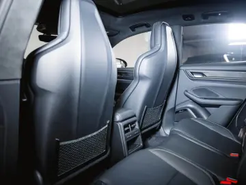 PORSCHE Macan Turbo
