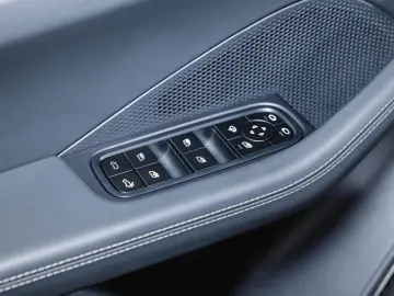 PORSCHE Macan Turbo
