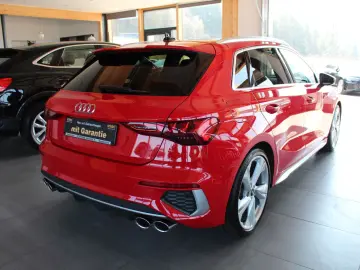 AUDI S3 Sportback 2.0 TFSI quattro NAVI LED VIRT 1.HA