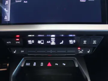 AUDI S3 Sportback 2.0 TFSI quattro NAVI LED VIRT 1.HA