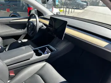 TESLA Model Y Long Range Dual AWD