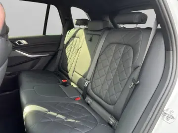 BMW X5 xDrive30d M Sportpaket AHK Sp-Auspuff RFK