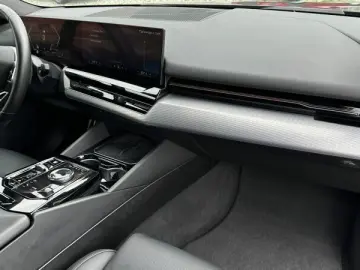 BMW 520d M Sport ACC LED NAVI KOMFORTSITZ PARKINGASS