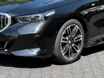 BMW 520d xDrive M-Sport HUD DA  H K ACC 360
