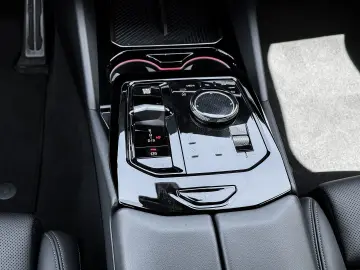 BMW 520d xDrive M-Sport HUD DA  H K ACC 360