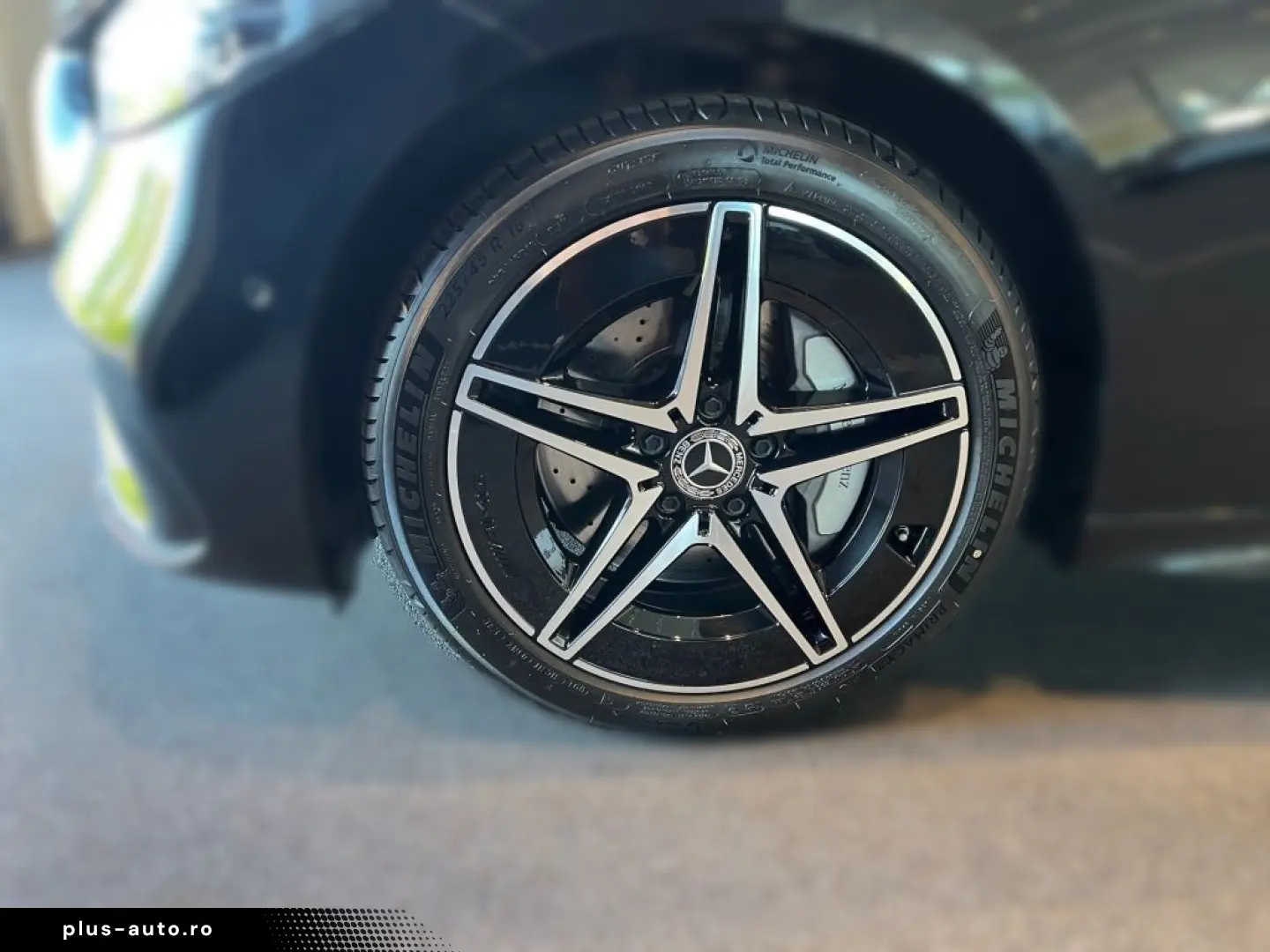 MERCEDES-BENZ C 300 e AMG MBUX Night Ambiente CarPlay KAMERA