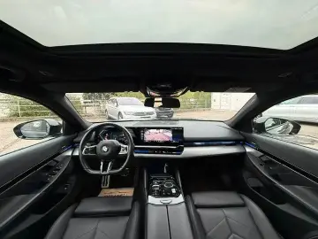 BMW 520 d M Sport Pro Pano  AHK  Leder  Navi