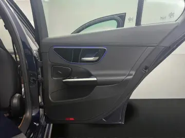 MERCEDES-BENZ C 300d 4M Limo AMG LINE PANO DIGI-LIGH…