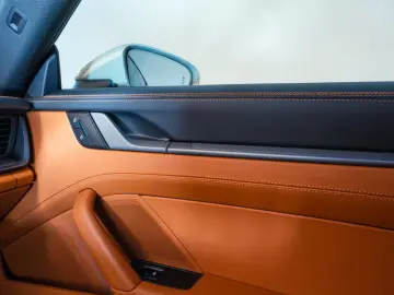 Porsche 992 3.0 Carrera 4S Chalk l Bi-Color l SportDesi