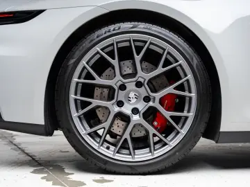 Porsche 992 3.0 Carrera 4S Chalk l Bi-Color l SportDesi