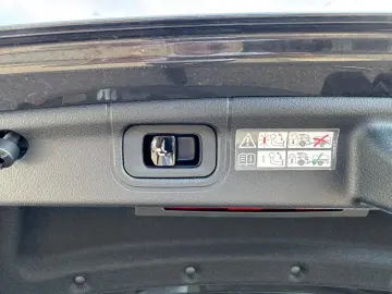MERCEDES-BENZ C 300 d Lim. AMG Line LED Navi Distr Cam SHZ
