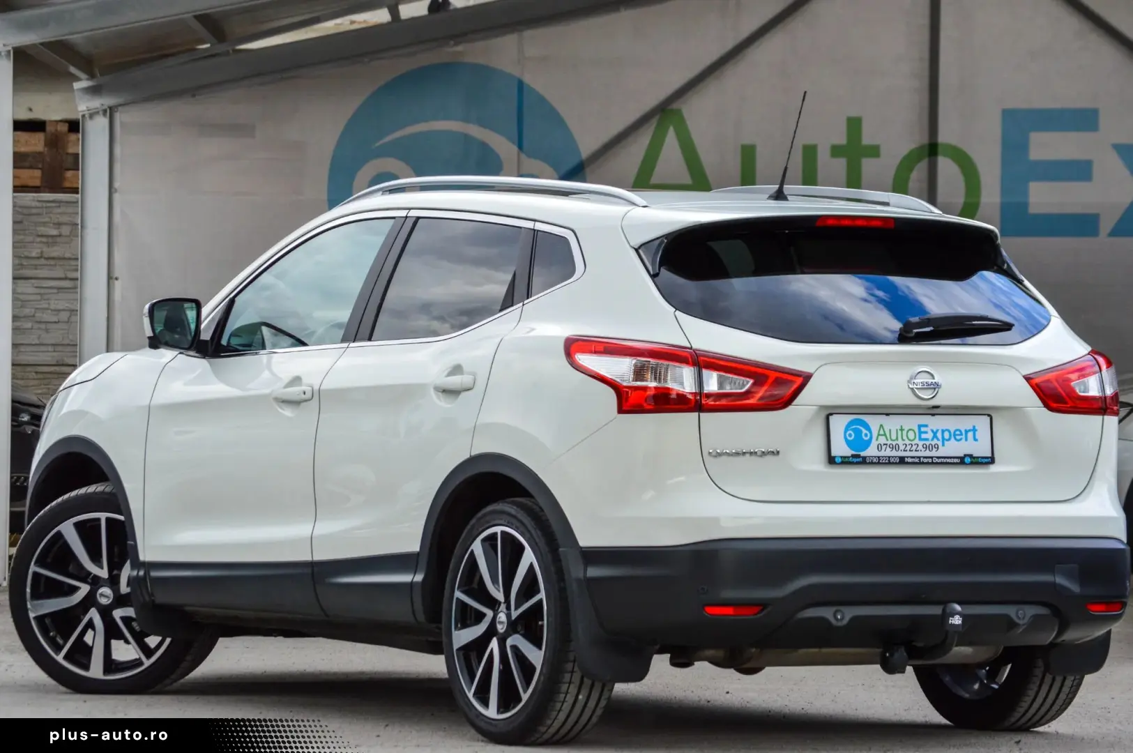 2015 Nissan Qashqai 1.6 dCi Xtronic Tekna   RATE FIXE   AVAN