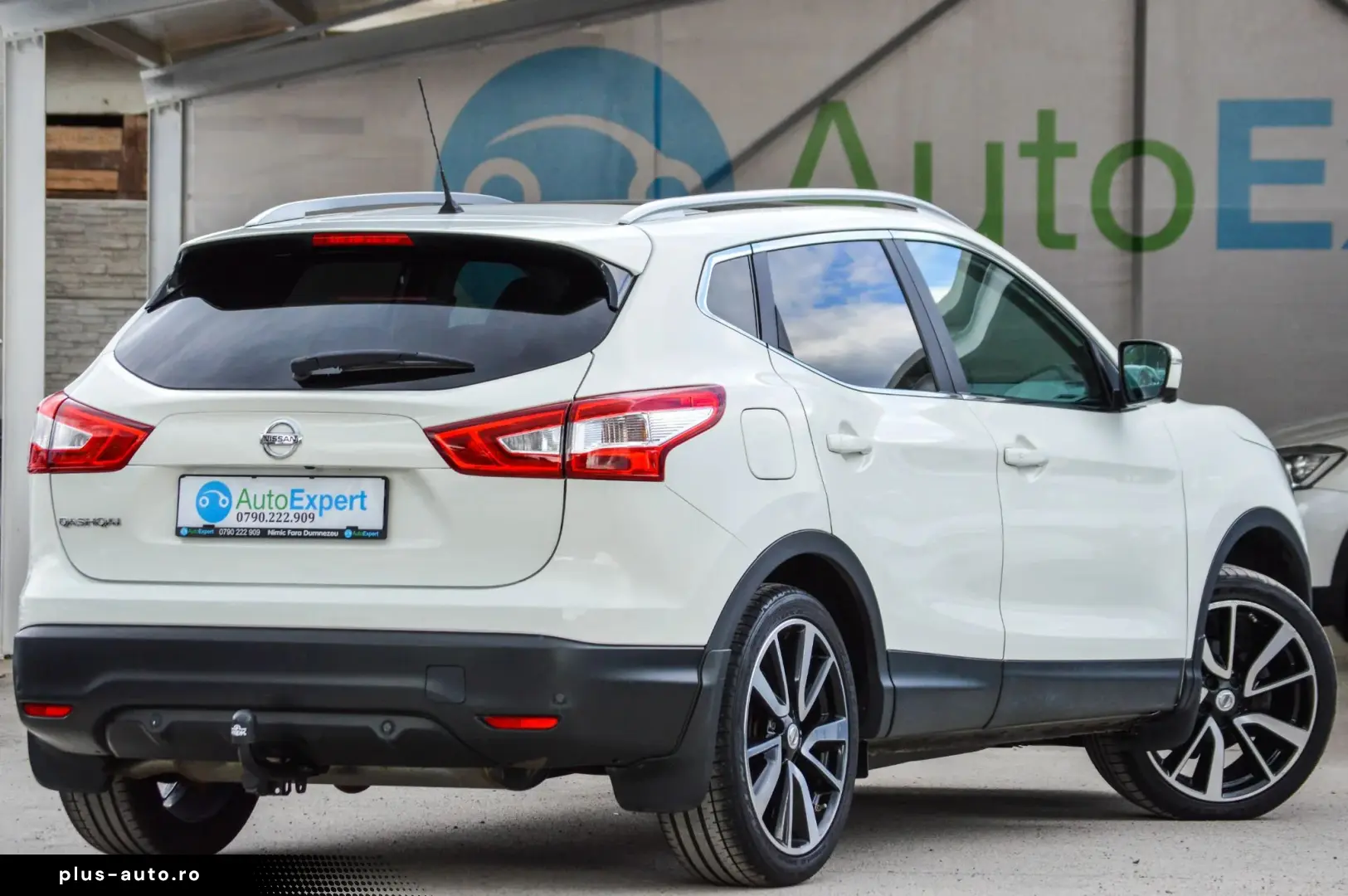 2015 Nissan Qashqai 1.6 dCi Xtronic Tekna   RATE FIXE   AVAN