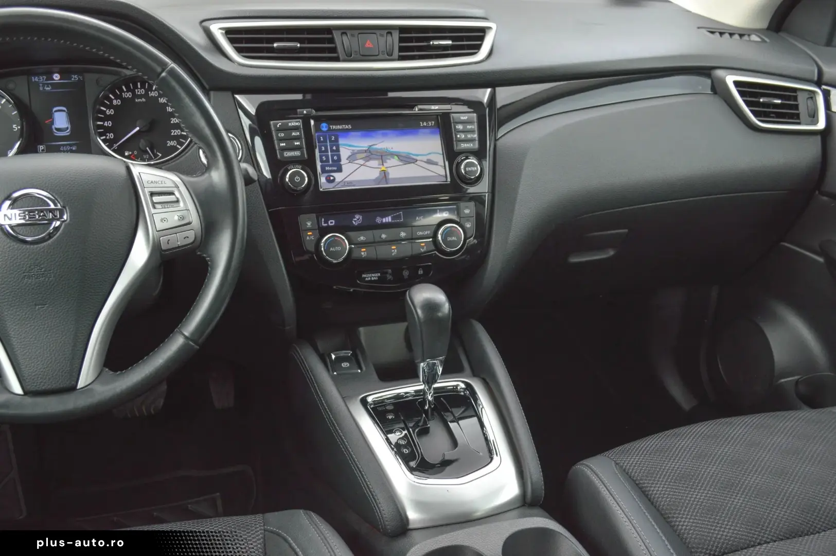 2015 Nissan Qashqai 1.6 dCi Xtronic Tekna   RATE FIXE   AVAN