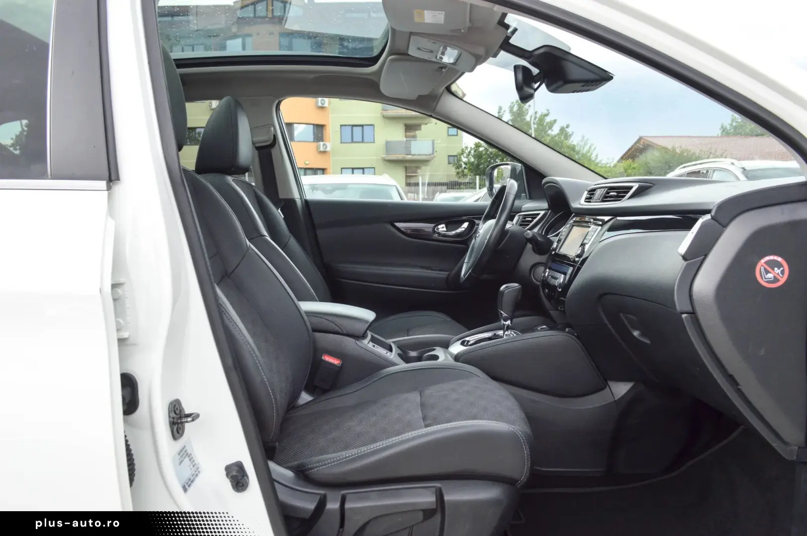 2015 Nissan Qashqai 1.6 dCi Xtronic Tekna   RATE FIXE   AVAN