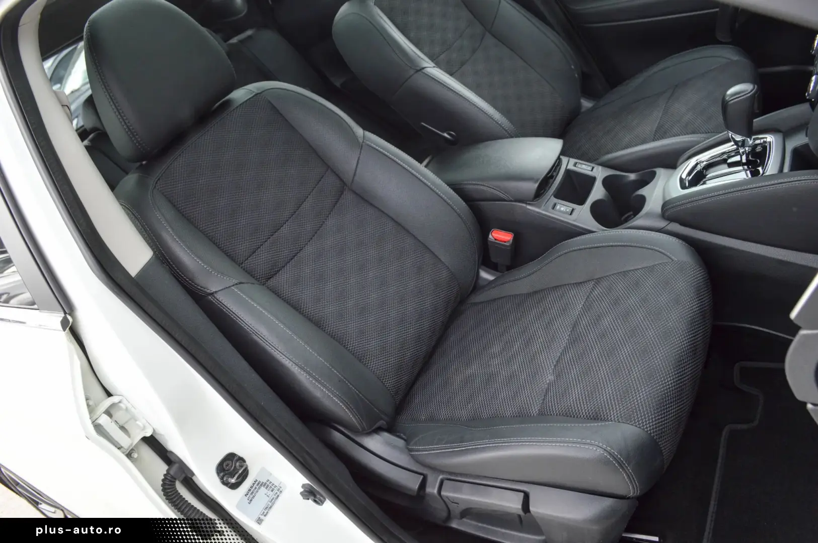 2015 Nissan Qashqai 1.6 dCi Xtronic Tekna   RATE FIXE   AVAN