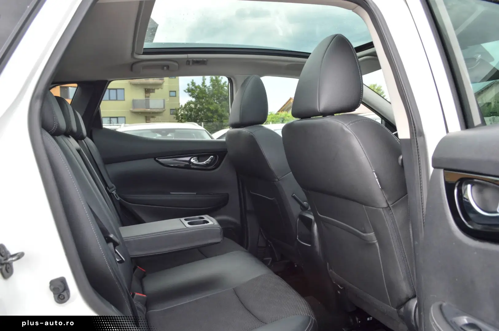 2015 Nissan Qashqai 1.6 dCi Xtronic Tekna   RATE FIXE   AVAN