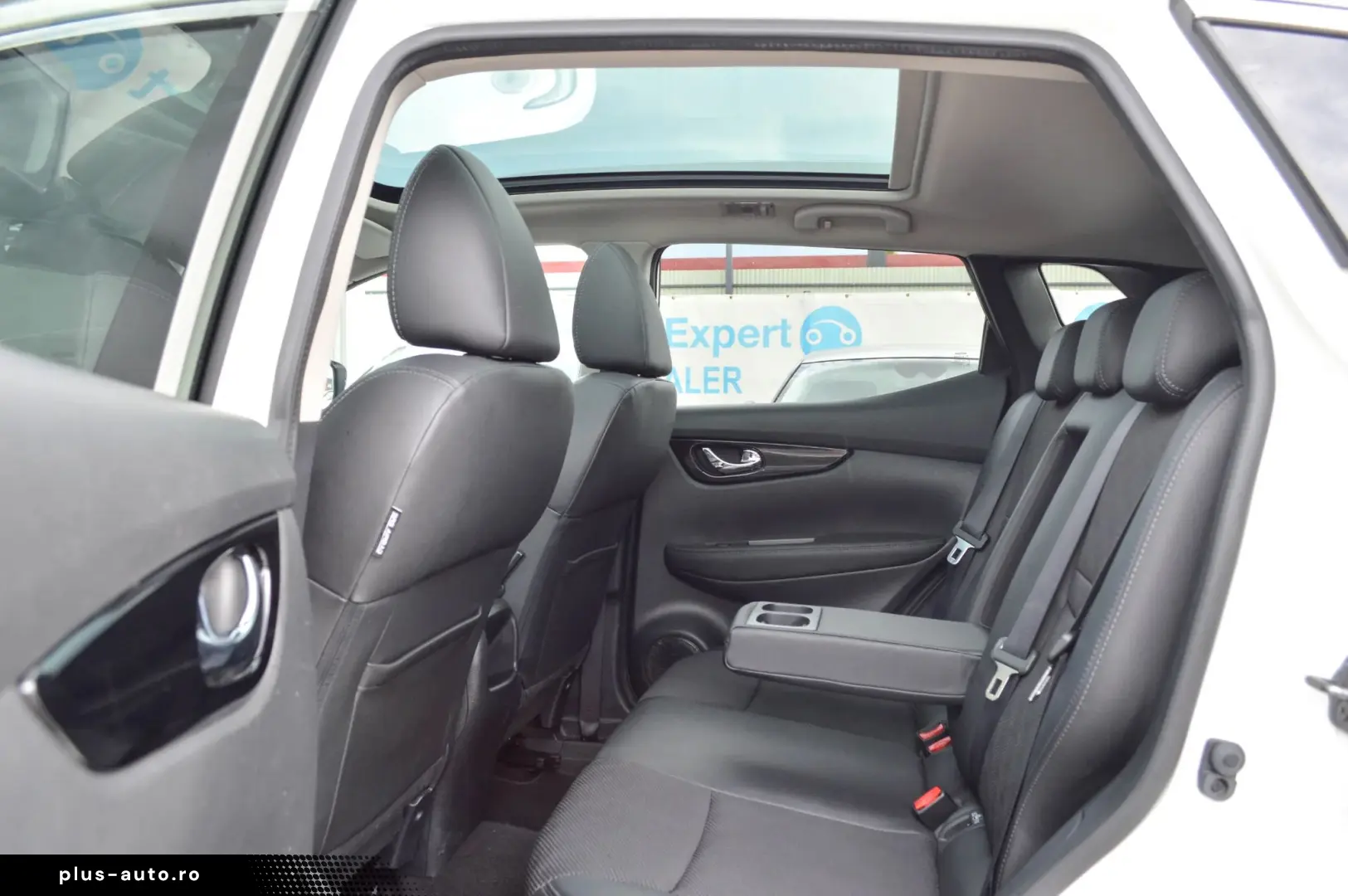 2015 Nissan Qashqai 1.6 dCi Xtronic Tekna   RATE FIXE   AVAN