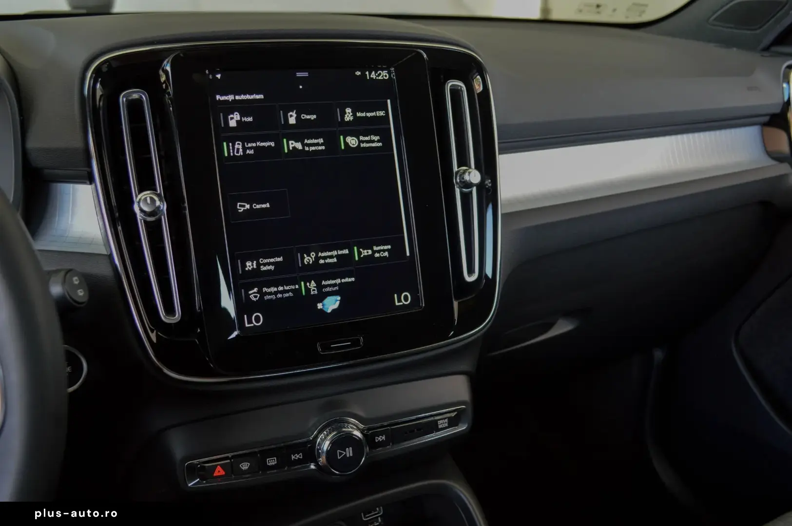 2023 Volvo XC-40 T4 Recharge Plug-In Hybrid Essential   RATE