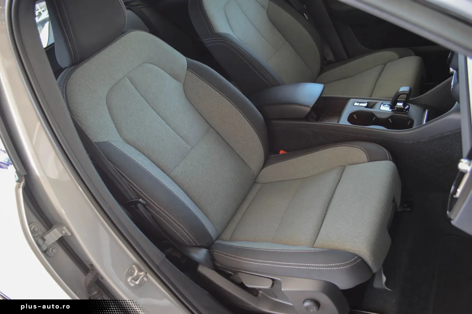 2023 Volvo XC-40 T4 Recharge Plug-In Hybrid Essential   RATE