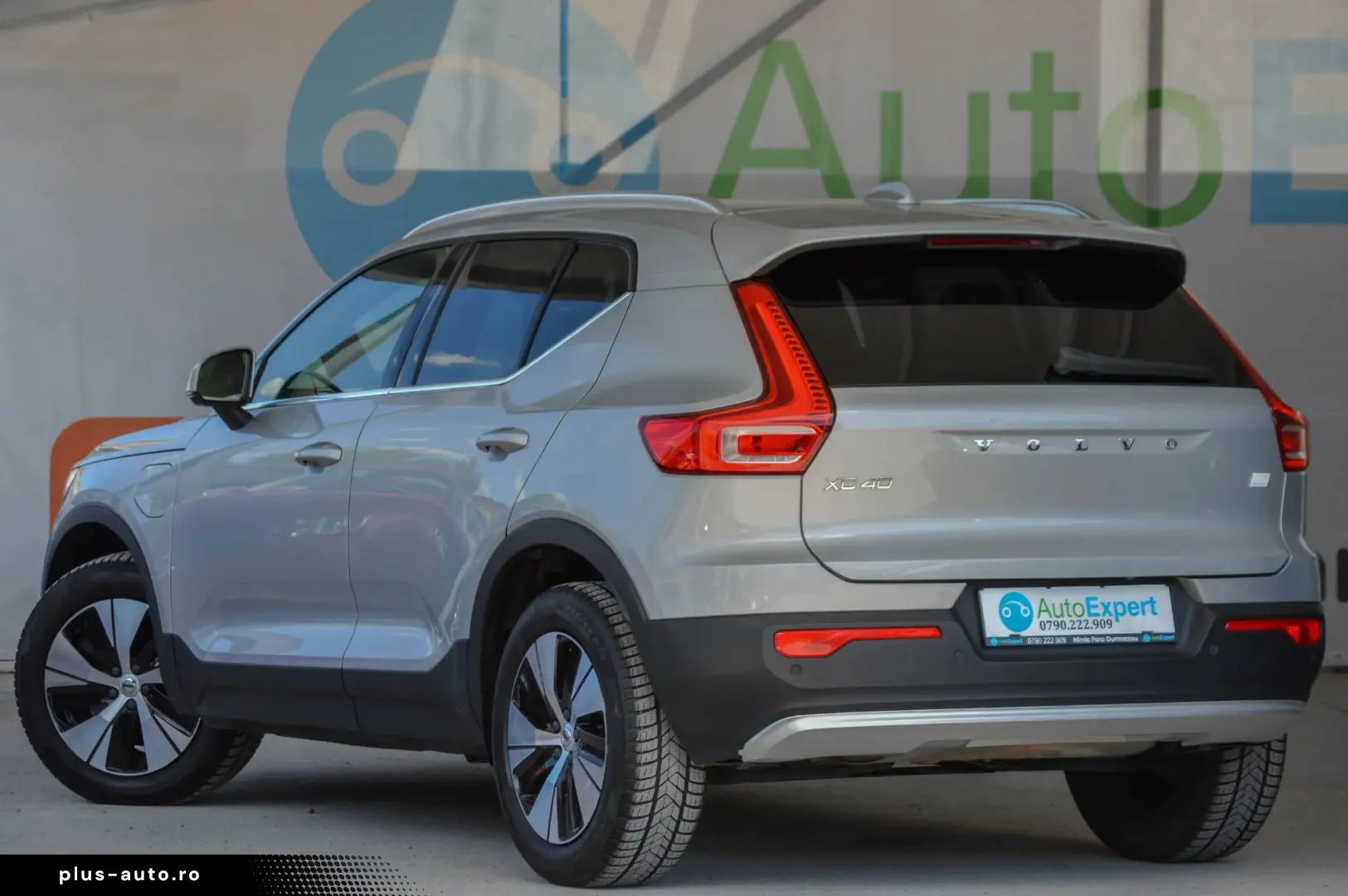 2023 Volvo XC-40 T4 Recharge Plug-In Hybrid Essential   RATE