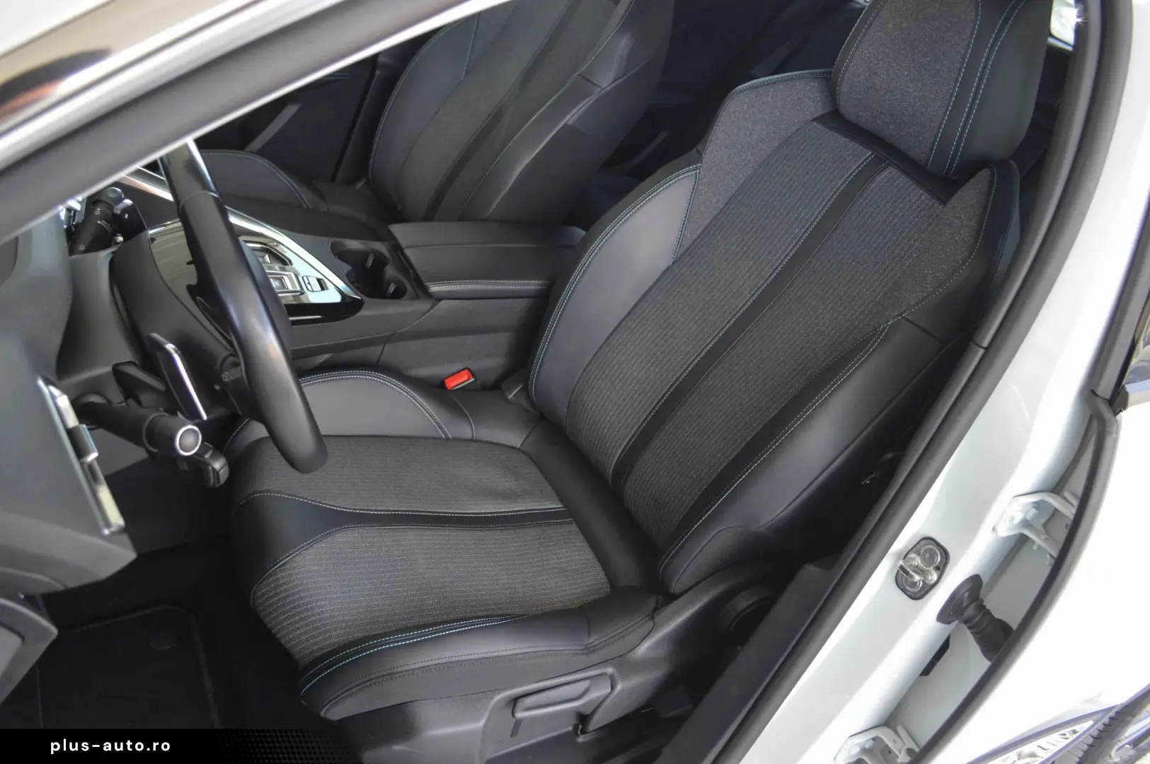 2022 Peugeot 3008 Plug-in Hybrid 4X4   TVA Deductibil  Garan