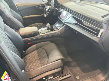 Audi SQ7 SUV Audi SQ7 SUV TFSI 373 kW tiptronic