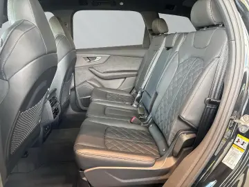 Audi SQ7 SUV Audi SQ7 SUV TFSI 373 kW tiptronic