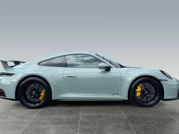 Porsche 992 911 Carrera GTS