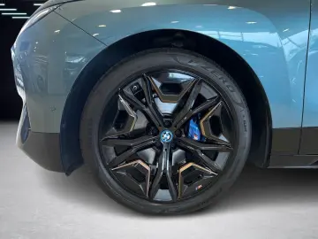 BMW iX M60 B&W   Massage   Laser