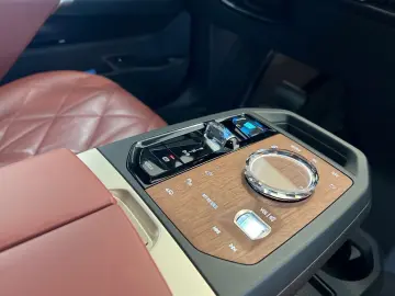BMW iX M60 B&W   Massage   Laser