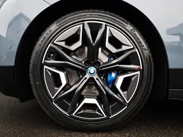 BMW iX M60 LASER 360 B&W HUD ACC SoftClose 4xSHZ R22