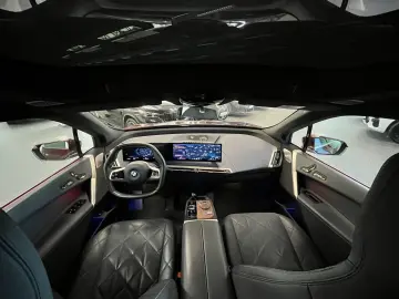 BMW iX M60 M B&W HUD PANO ACC 360 KAM NAVI