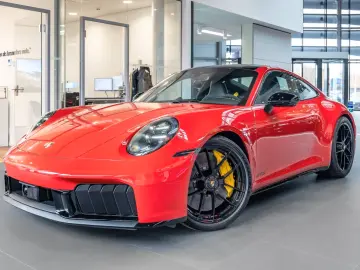 Porsche 992 911 Carrera 4 GTS